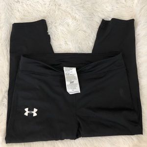 Underarmour capri workout capris. Size Youth Large
